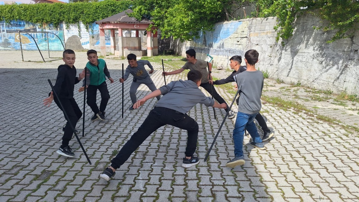 Geleneksel Çocuk Oyunları ve Okulda Sağlıklı Fiziksel Etkinlikler